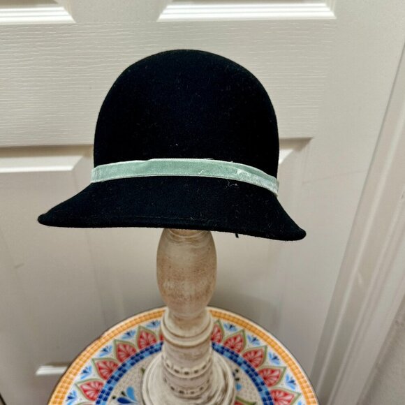 Elegant Wool Felt Cloche Bucket Hat Embellished With Satin Flowers Special Event - Picture 12 of 16